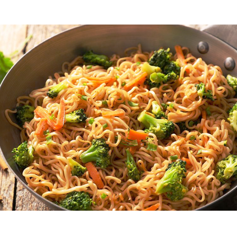 A savory plate of sauteed konnyaku noodles with vibrant broccoli, showcasing a delicious and nutritious konnyaku noodle recipe.